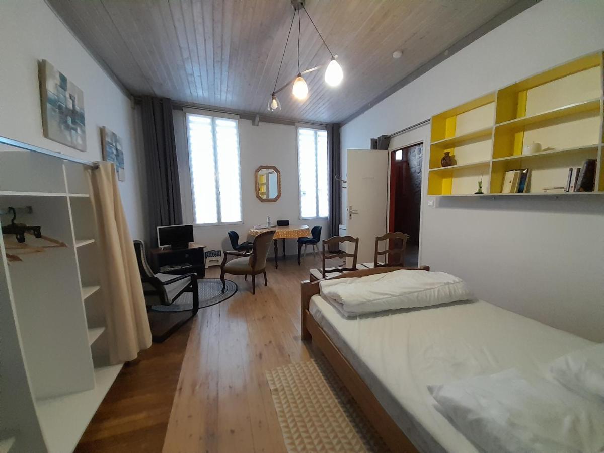 Residence Les Volets Bleus: Studio De 30 M² Classe 2 * Rochefort (Charente-Maritime) Exterior photo
